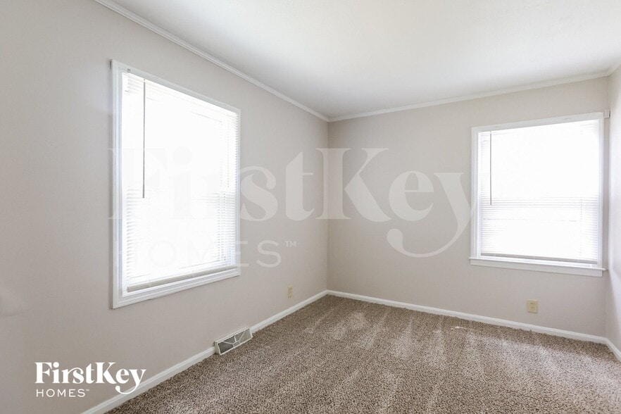 Building Photo - 8405 E 47th St