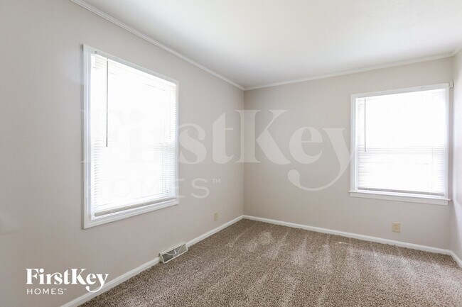 Building Photo - 8405 E 47th St