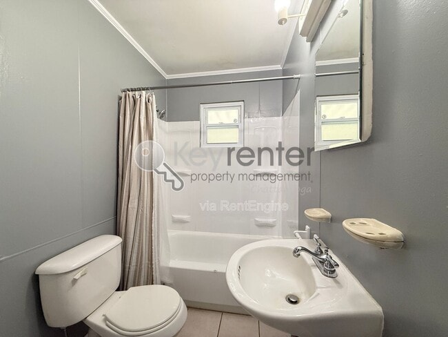 Building Photo - 221 Robert E Lee St