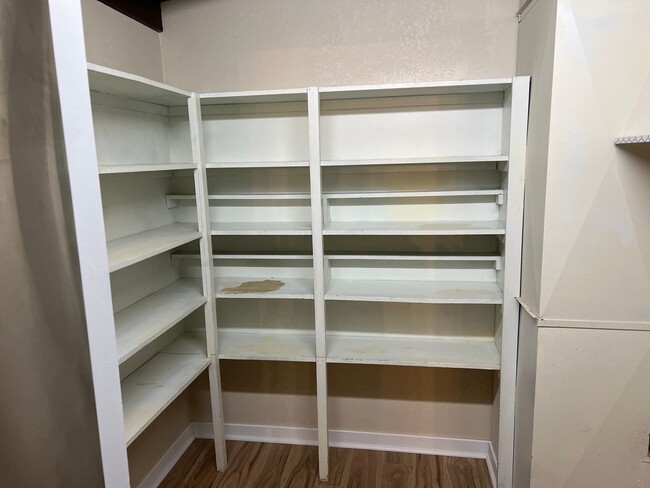 Building Photo - 4 Bedroom 2 bath home near lake Tenkiller ...