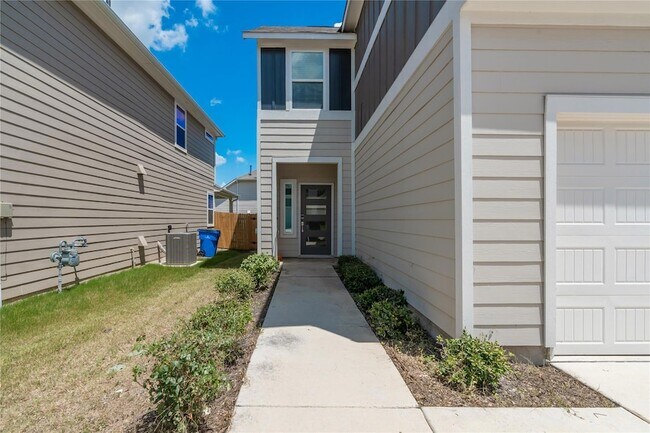 Building Photo - 15607 Ellinger Dr