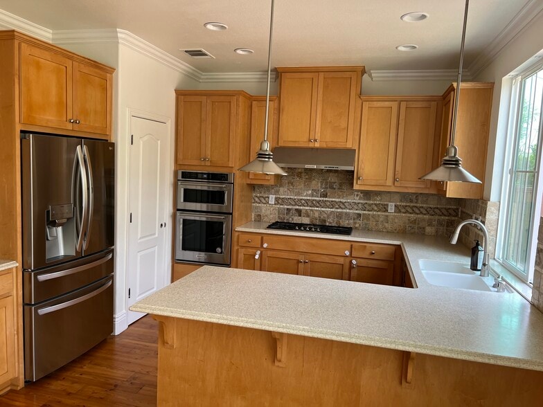 Kitchen - 2553 McLaren Ln