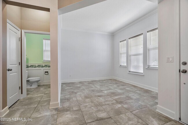 Building Photo - 150 Whisper Rock Dr