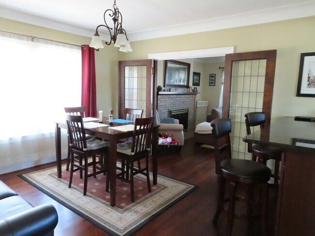 Building Photo - 1157 Beaconsfield Ave