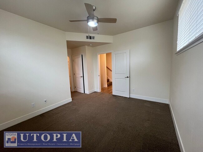 Building Photo - Spacious and Modern 3-bedroom, 3.5 bathroo...
