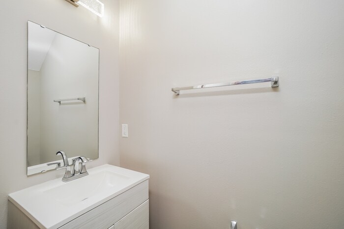 Building Photo - 3861 Strafford Pl