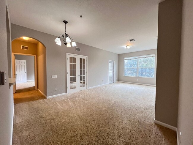 Building Photo - APARTMENT IN THE METROWEST AREA!