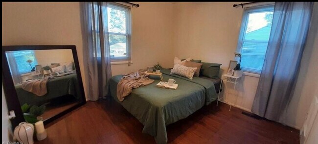 Building Photo - 2128 E 12th St