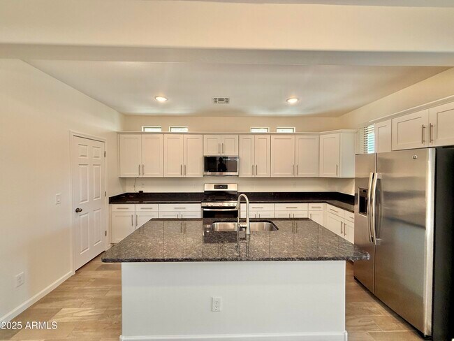 Building Photo - 3231 S Mingus Dr