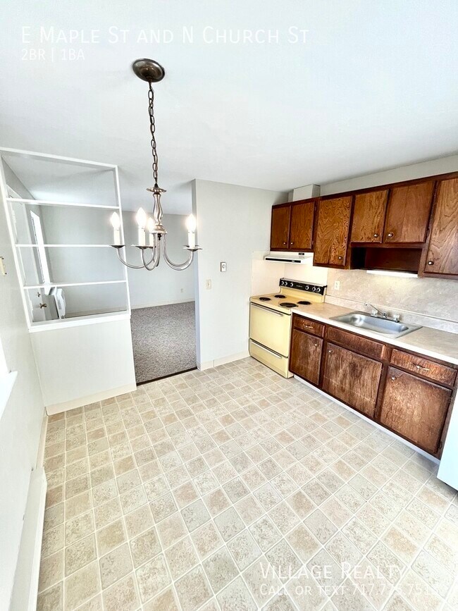 Building Photo - 361 E Maple St