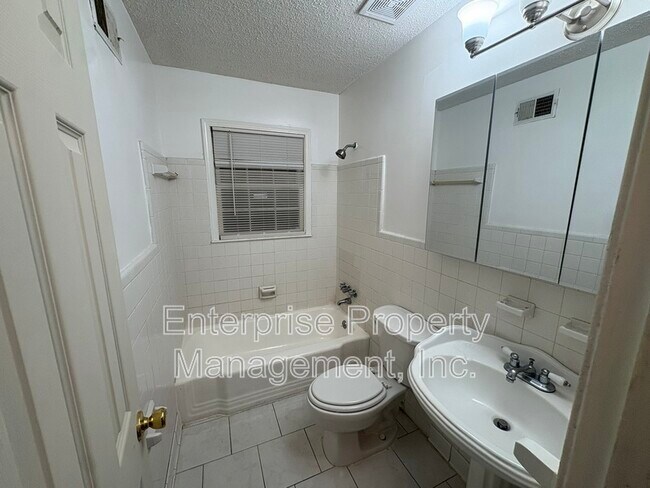 Building Photo - 3182 Casann Cove