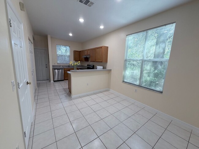 Building Photo - 3880 SW 20th Ave