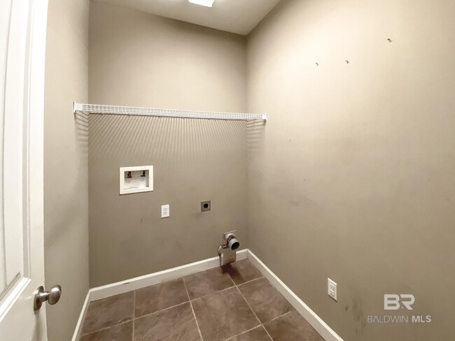 Building Photo - 9426 Sanibel Loop