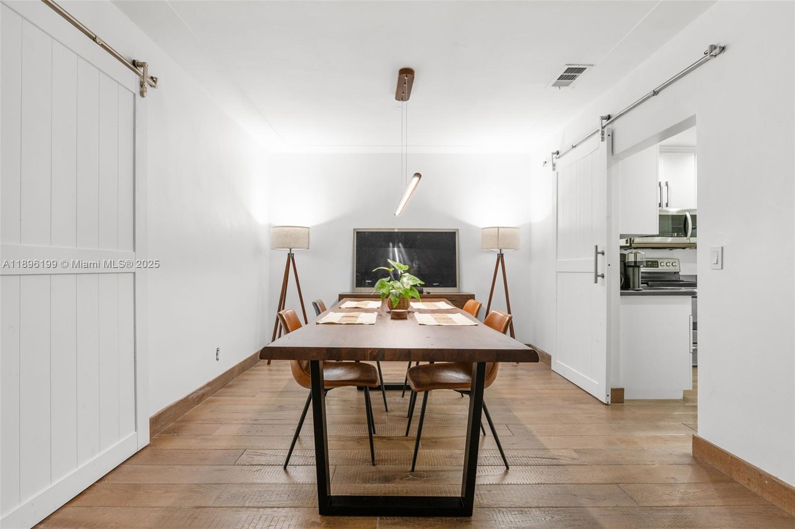 Building Photo - 8220 Hawthorne Ave