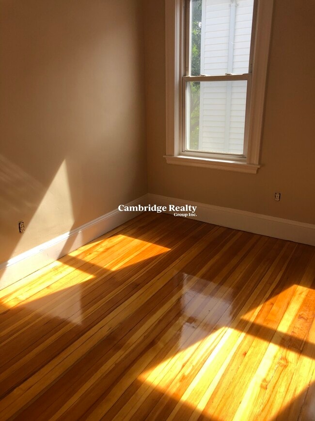 Building Photo - 204 Fellsway W