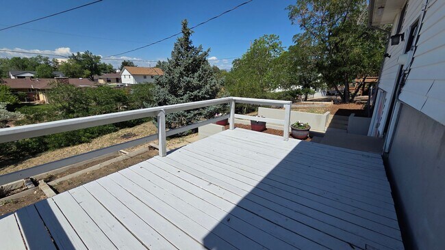 Building Photo - 4 Bedroom 2 Bath with Finished Basement and Study!