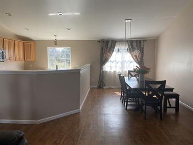 Building Photo - Lovely 4 Bedroom 3 Bath home in Hurricane WV