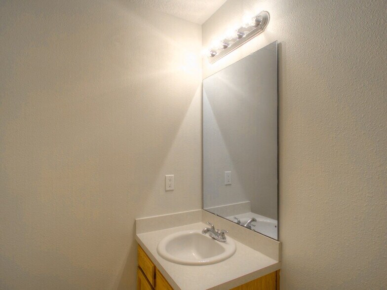 Building Photo - 1123 Sunray Ct