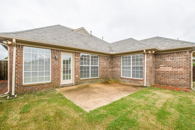 Building Photo - 938 Classic Cove