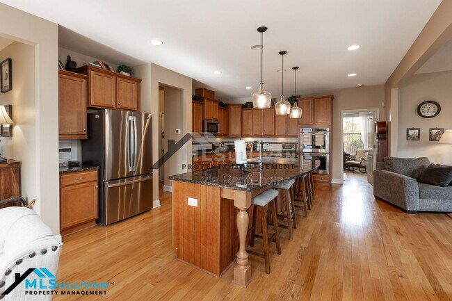 Building Photo - 913 Beech Glen Dr