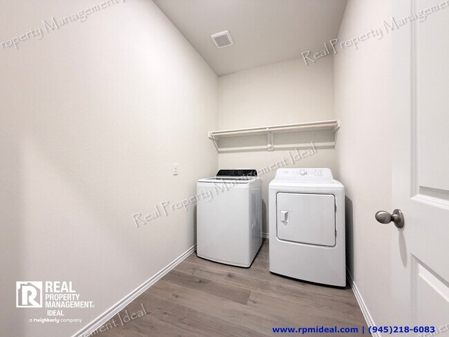 Building Photo - 621 Dunhill Rd