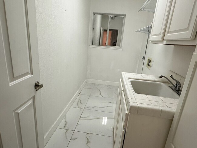 Building Photo - 5701 W Country Ave