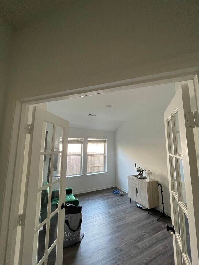 Building Photo - 16152 Dockside St