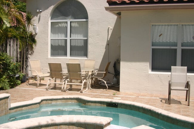 Building Photo - 7588 Parkside Ln