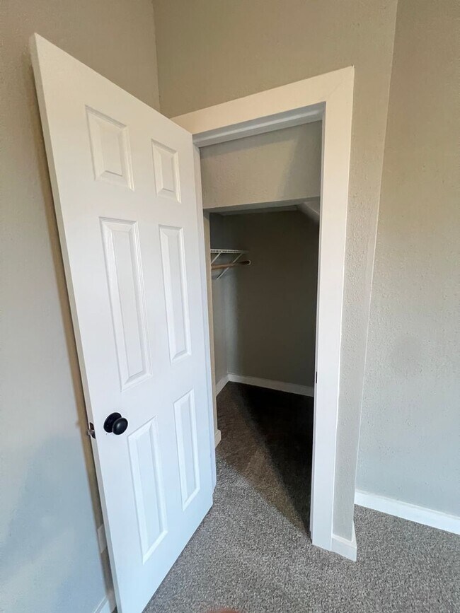 Building Photo - 3 Bed 2 Bath Springfield, Missouri