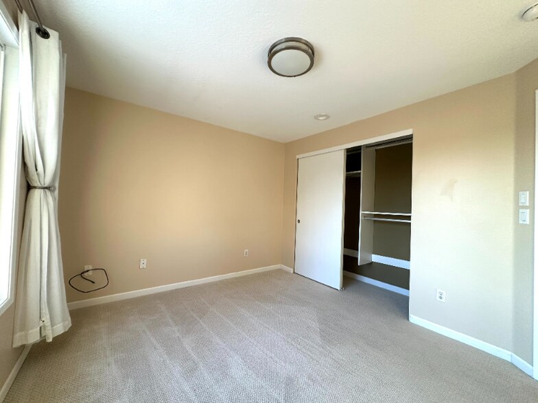 Building Photo - 2501 SE 175th Ave