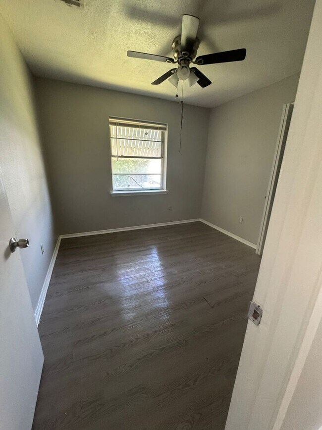Building Photo - 2604 Timberlake Dr