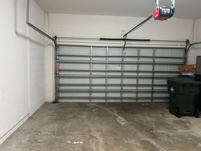Building Photo - 854 Kazaros Cir