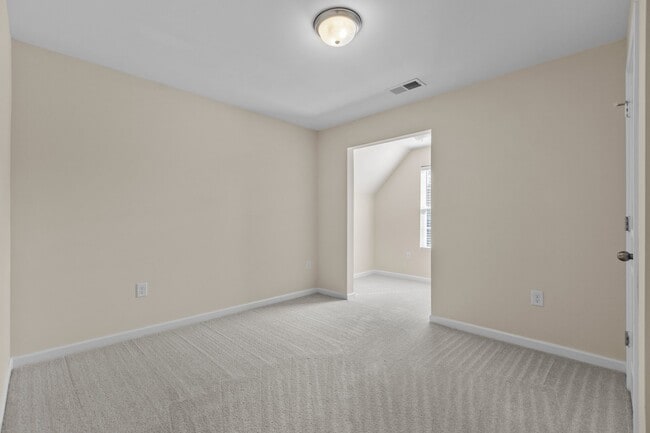 Building Photo - 624 Hiddenbrook Dr