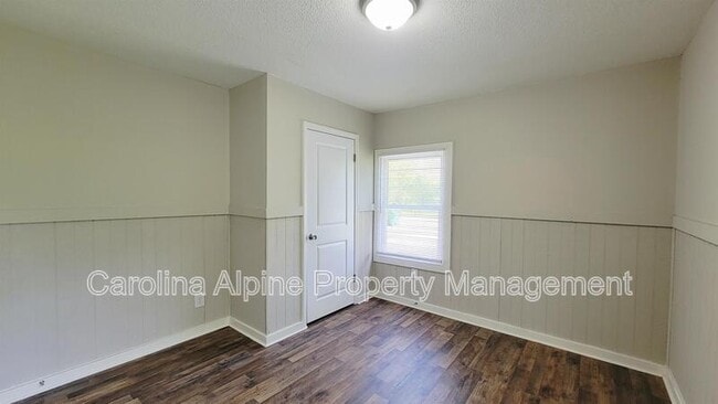 Building Photo - 1306 Ragan Ave