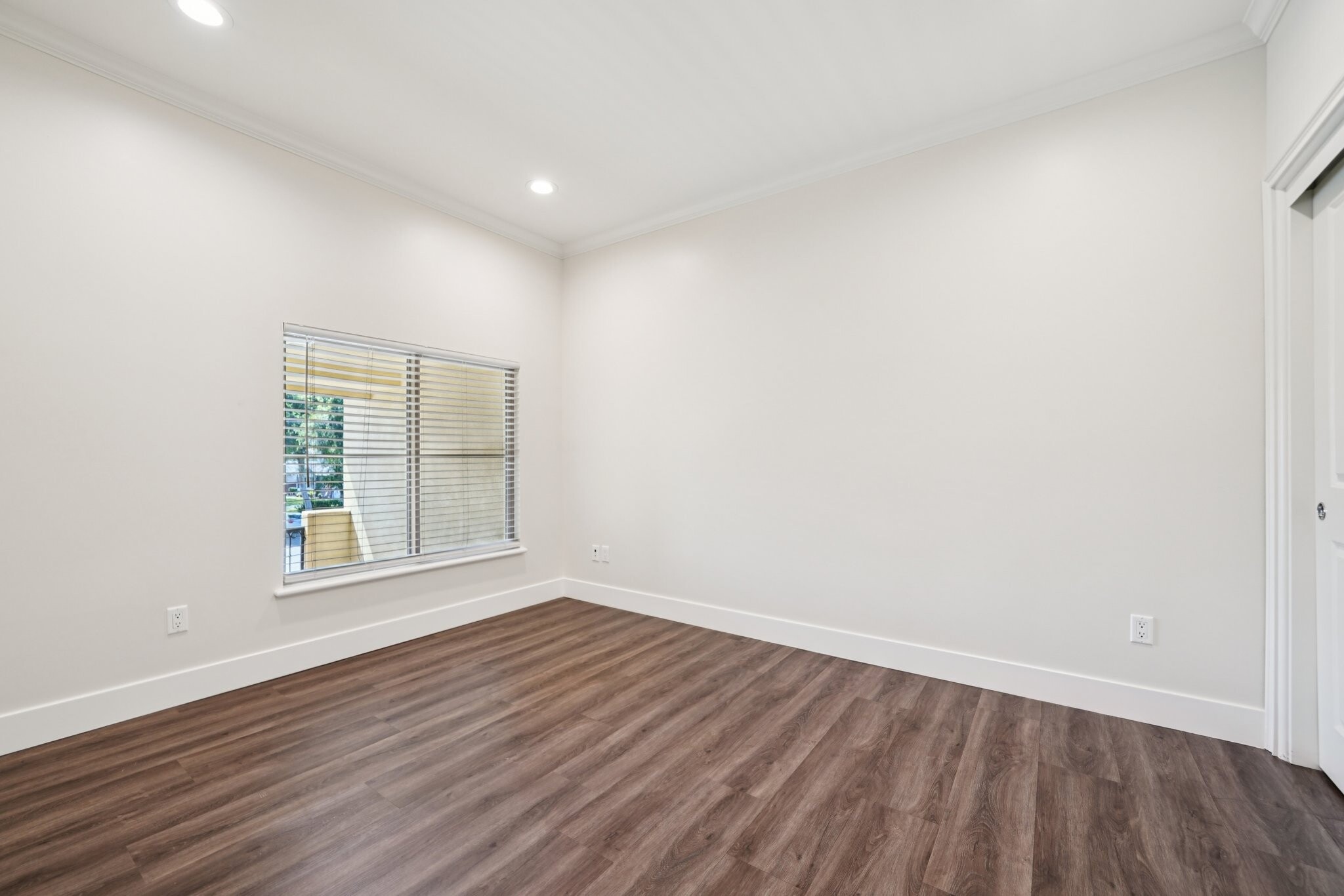 Building Photo - 1404 S Alta Vista Ave