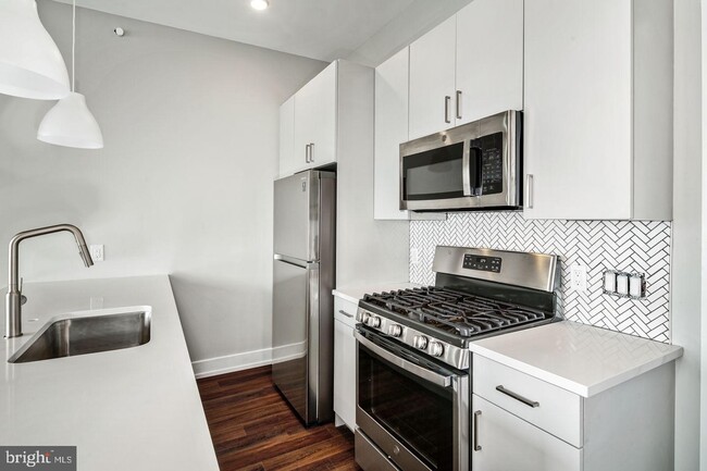 Building Photo - 1527 Ridge Ave
