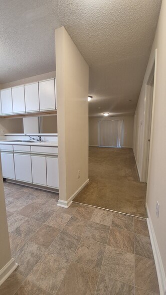 Building Photo - 320 Brownlea Dr