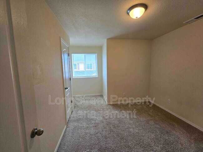 Building Photo - 4437 Creel Ave