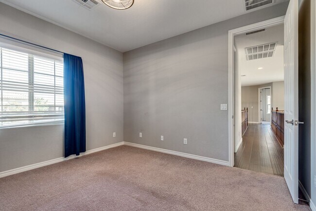Building Photo - Stunning Summerlin Rental on Private Cul-d...