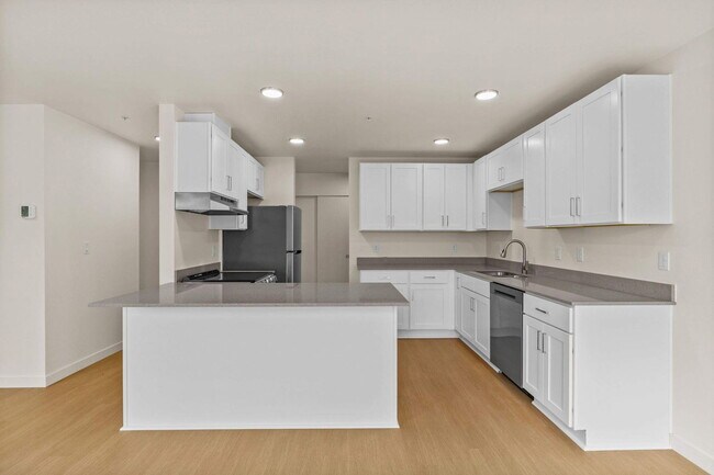 Building Photo - 2901 SE Salem Ave