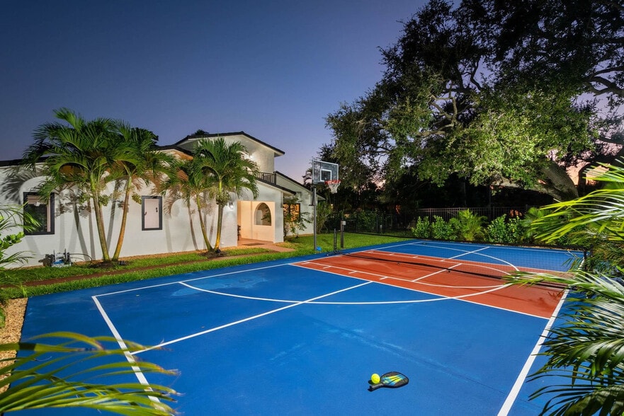 Building Photo - 612 Montezuma Dr