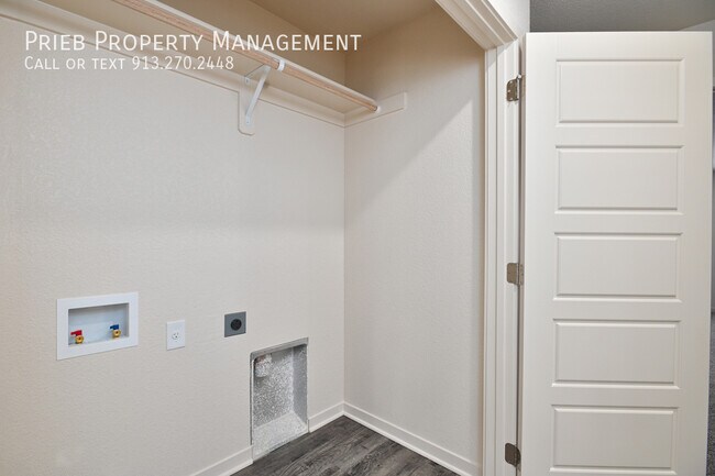 Building Photo - 3241 N 103rd Pl