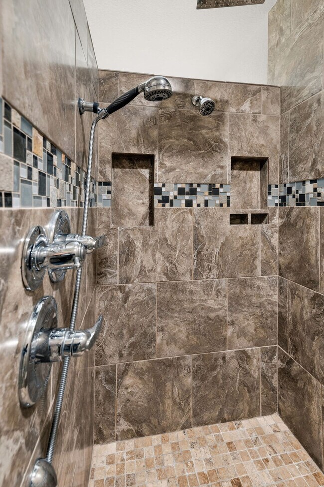 Building Photo - 802 NW D St