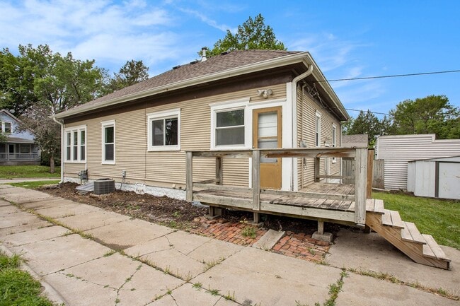 Building Photo - 4220 Lenox Ave