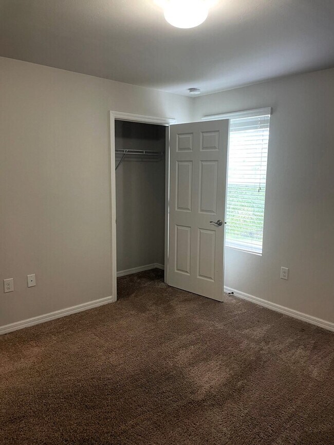 Building Photo - NE Cape Coral Single Family Home