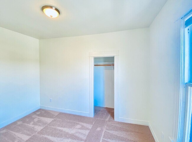 Building Photo - mn2058