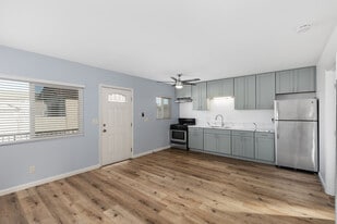 Building Photo - 1413 Hemlock Ave