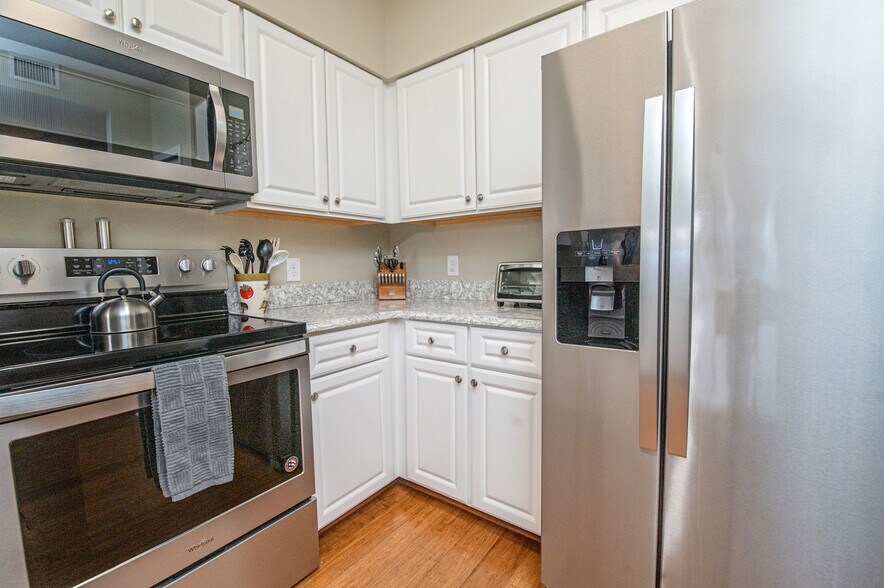 Building Photo - 235 Atlantis Cir