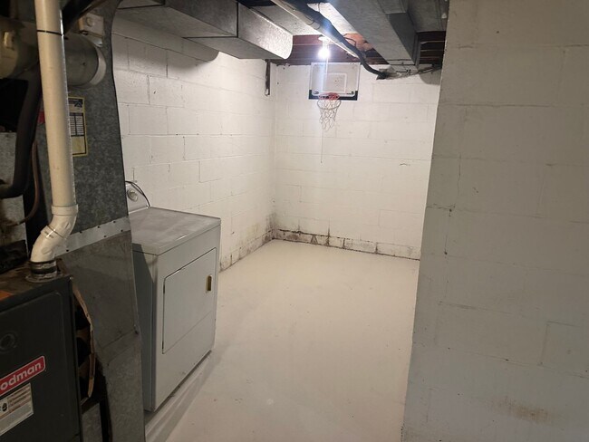 Building Photo - 3 bed/1 bath Single Family Home Pittsburgh, PA 15226