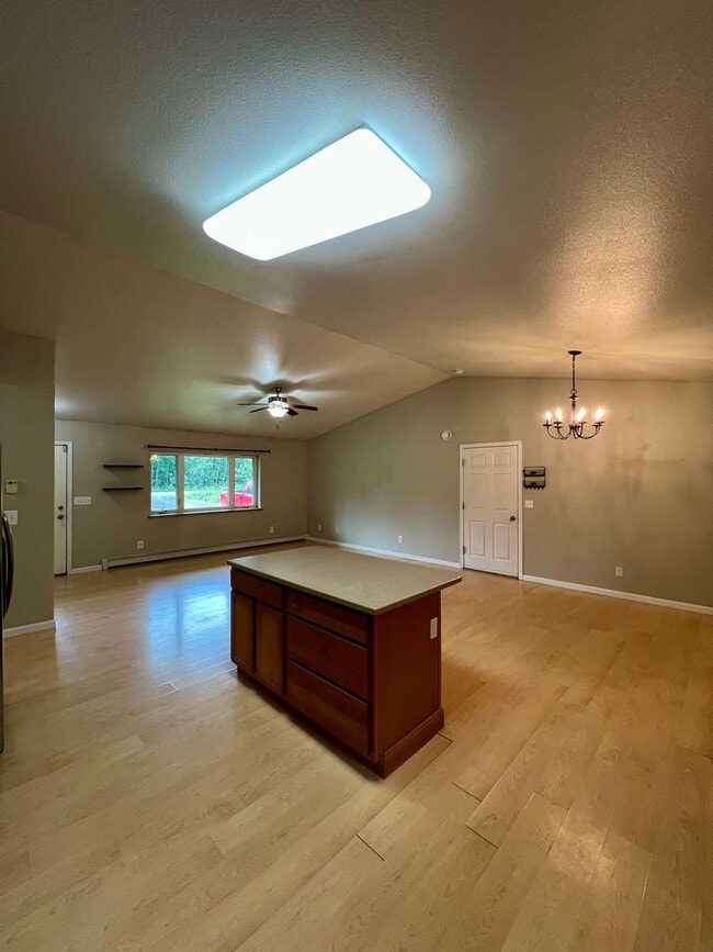 Building Photo - 3-Bedroom Home in North Pole / 2 Car Garag...